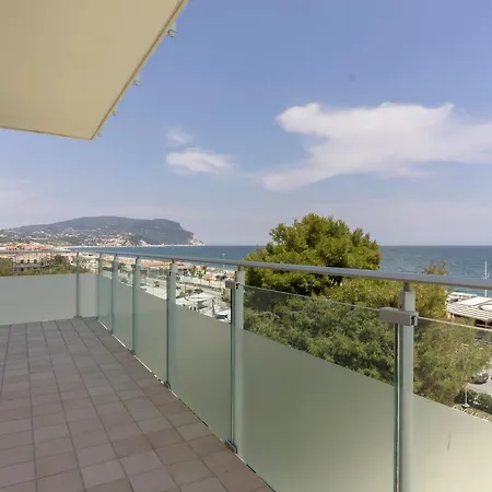 101 - Trilocale Al Terzo Piano Con Strepitosa Vista Mare, Climatizzato, A 50 Mt Dal Mare - Inclusa Nel Prezzo *